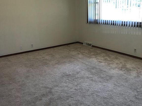 2nd image of 1108 Poplar St