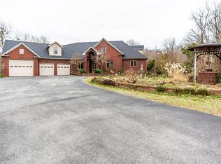175 Pine Valley Dr, Berea, KY 40403