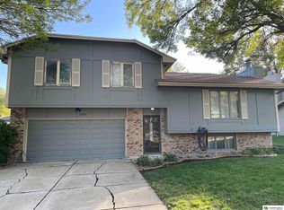 7555 Drexel St, Ralston, NE 68127