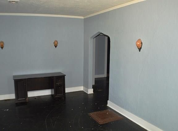 5th image of 1001 N McKinley St