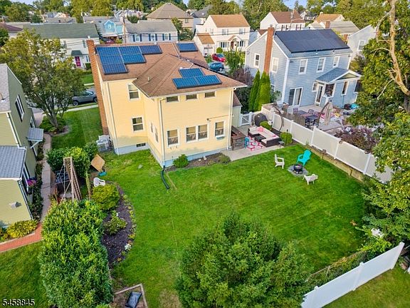 3rd image of 29 Larkspur Ln