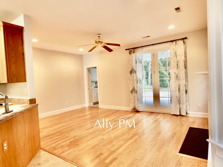 1892 Clay Dr — Photo 3