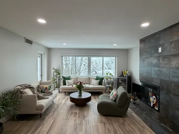 487 Place Ln, Woburn, MA