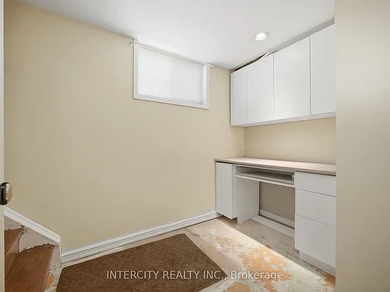 49 McCaul St — Photo 35