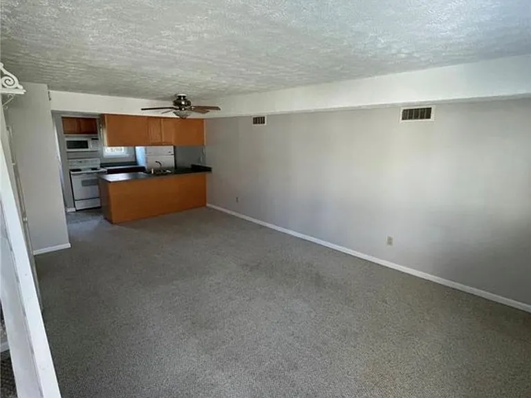 422 Eastbrooke Ln — Photo 5