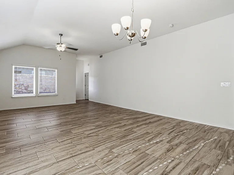13745 Lago Vista Ave — Photo 12