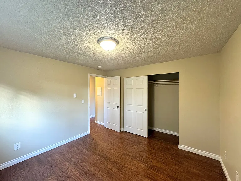 Lorheim Apartments — Photo 13