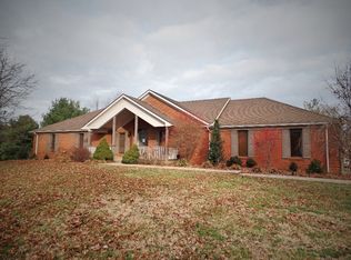 2004 Beckin Dr, Floyds Knobs, IN 47119