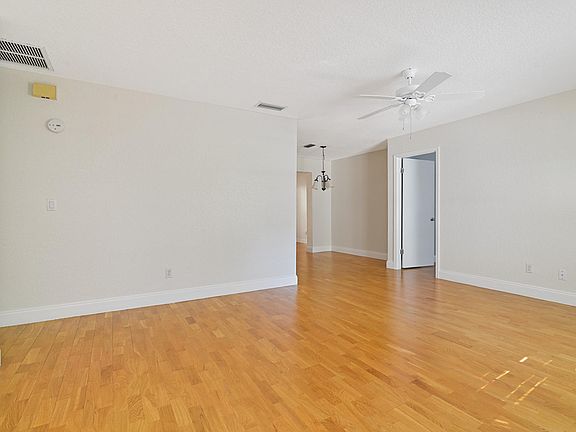2nd image of 780 Oak Dr