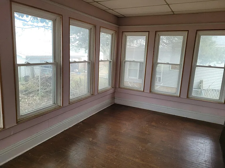 203 W Lindell St — Photo 16