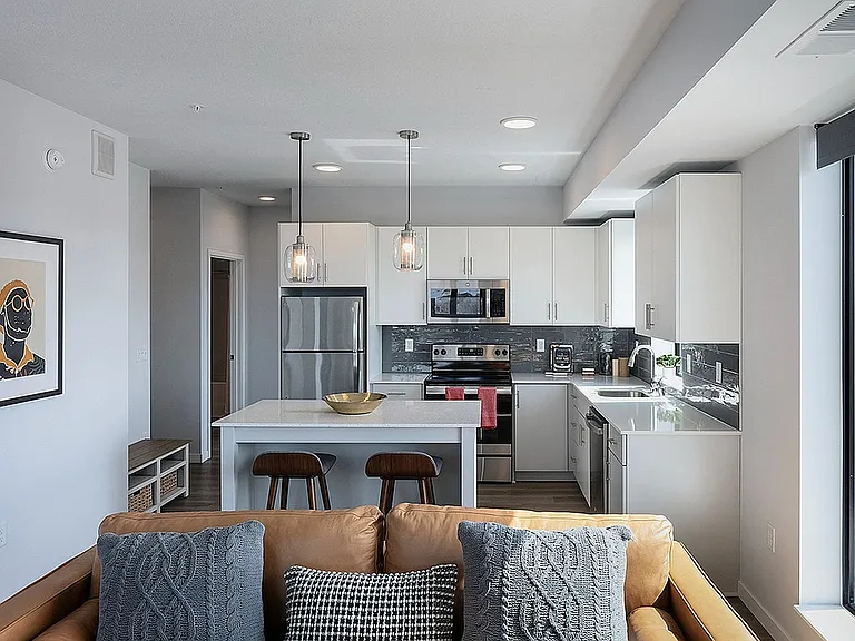 Everlake Apartments — Photo 15