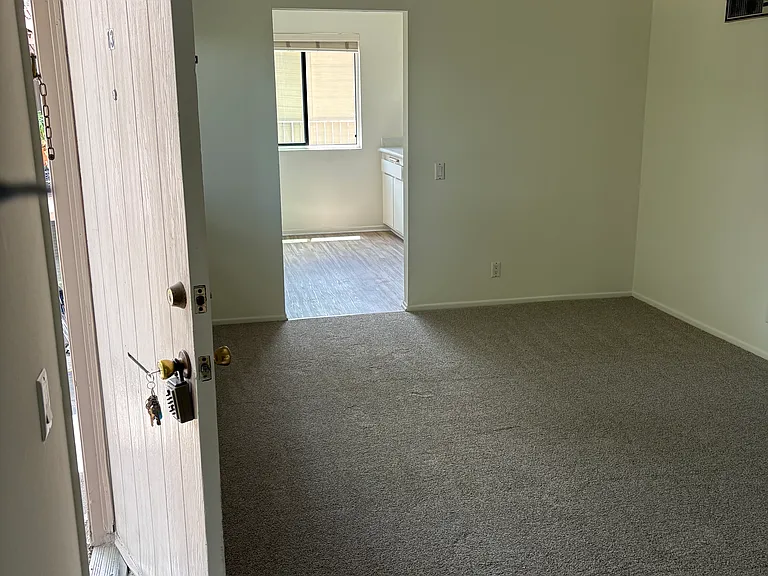 551 W Pueblo St #13 — Photo 4