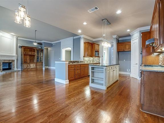 2nd image of 5204 Ravensthorpe Dr
