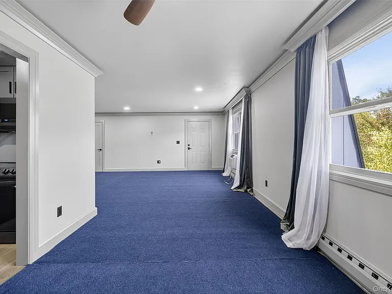 4 White Gate Rd #K — Photo 12