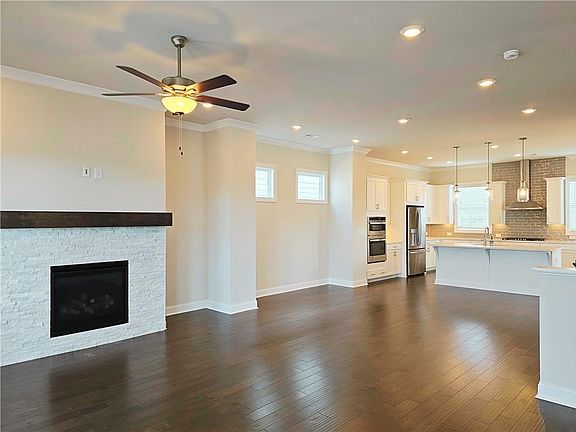 5th image of 657 Summit Hill Way