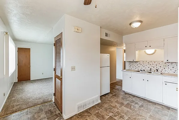Bellevue Gardens Apartments — Photo 16