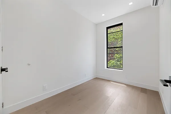 Rented by REAL New York | media 30