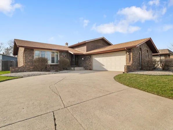9536 Walnut Dr, Munster, IN 46321