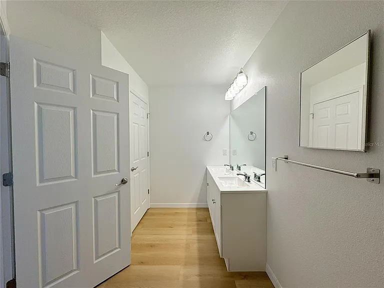1017 Carnegie Dr — Photo 20