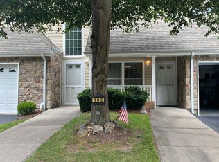 105 Joseph Ln, Dix Hills, NY