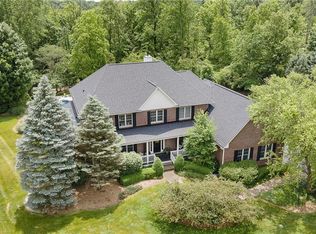 8931 Summer Estate Dr, Indianapolis, IN 46256