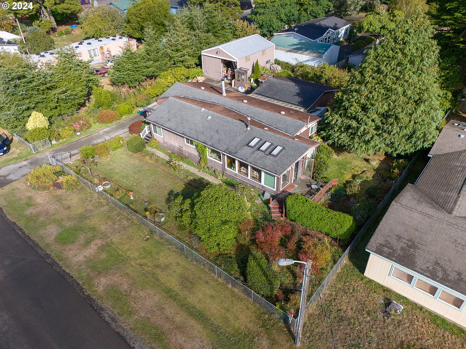 775 10th St SE photo 1