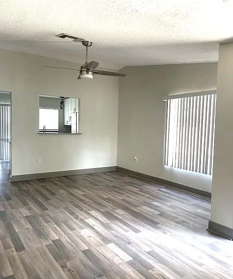 1100 Lowry Ave #33 — Photo 6
