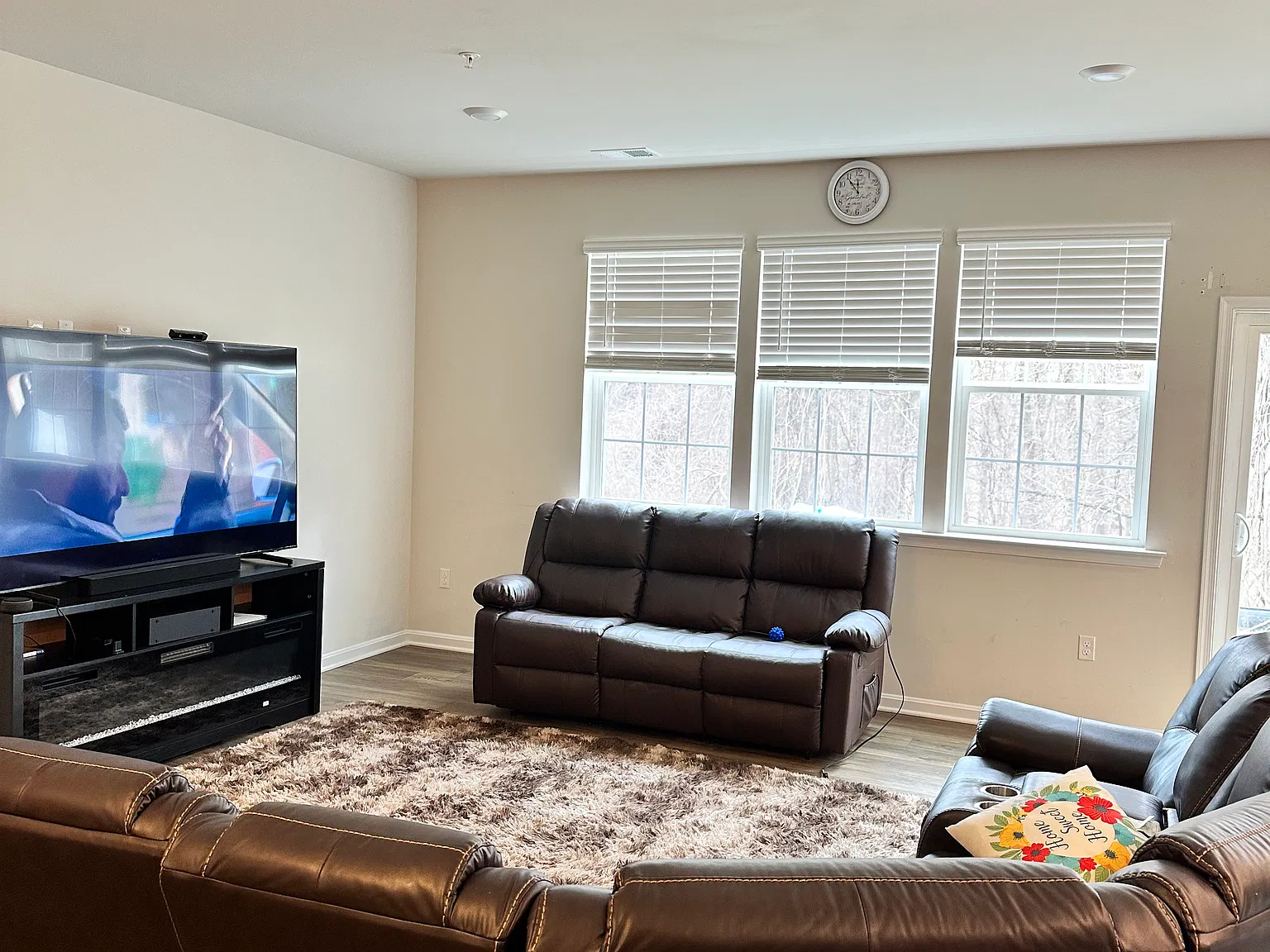 4 bed, 2.5 bath, 2336 sqft, $2,850 — Photo 3