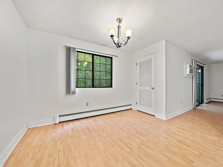 1810 Skyline Dr — Photo 7