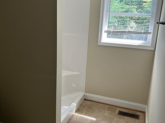 3rd image of 202 Perrymont Ave
