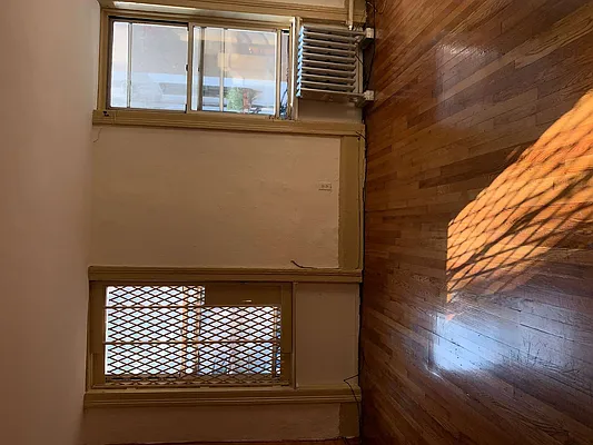 Rented by Chartwell Manhattan Realty | media 32