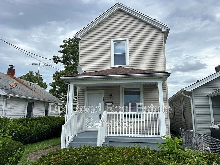 332 Hudson Ave — Photo 3