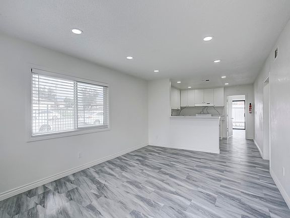 5th image of 2095 Sunrise Ln APT A