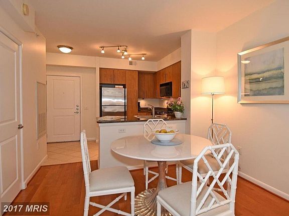2nd image of 1021 N Garfield St APT 603