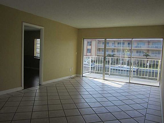 5th image of 3944 NE 167th St APT 203