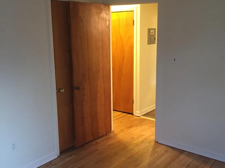 1433 Riverside Dr #6 — Photo 15