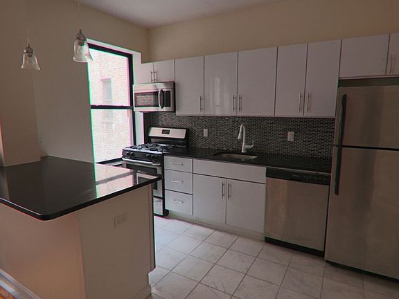 3rd image of 19 Cumming St APT 4A