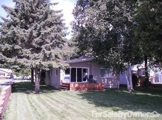 1909 Lakeview Dr, Hubbard Lake, MI 49747
