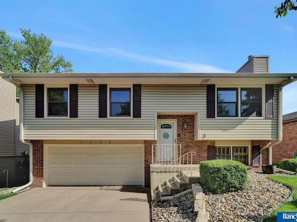 7140 Eagle Dr, Lincoln, NE 68507
