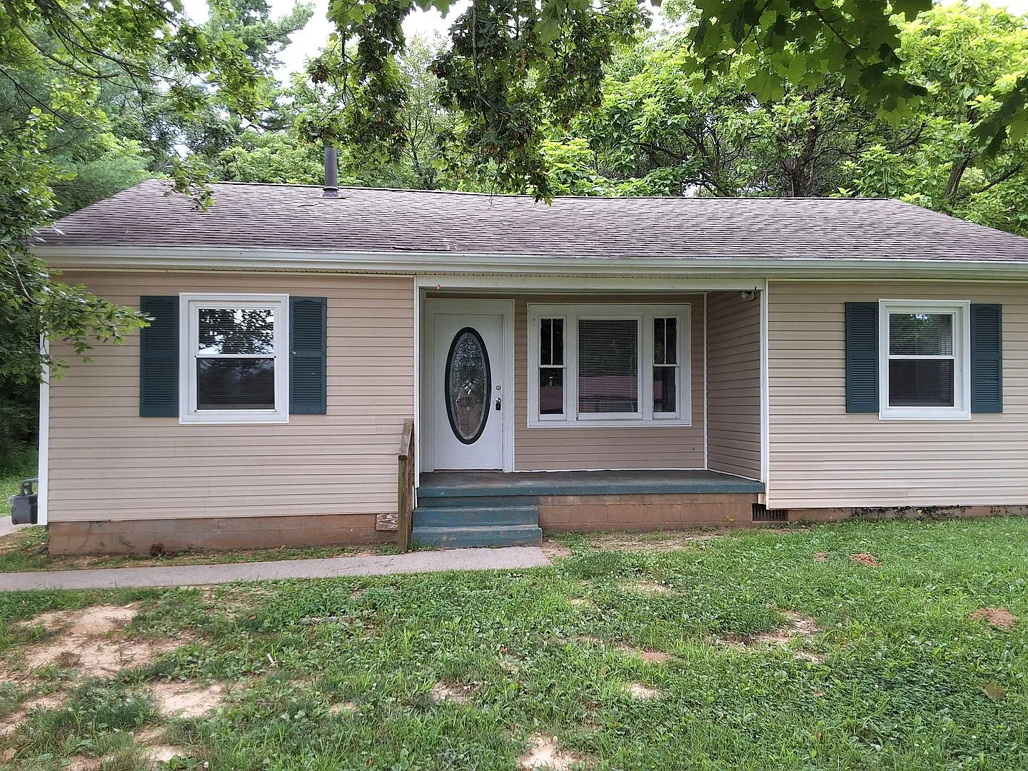 Charming 3 Bed, 1 Bath Home Radcliff City Limits, Minutes Away From Fort Knox!! — Photo 1