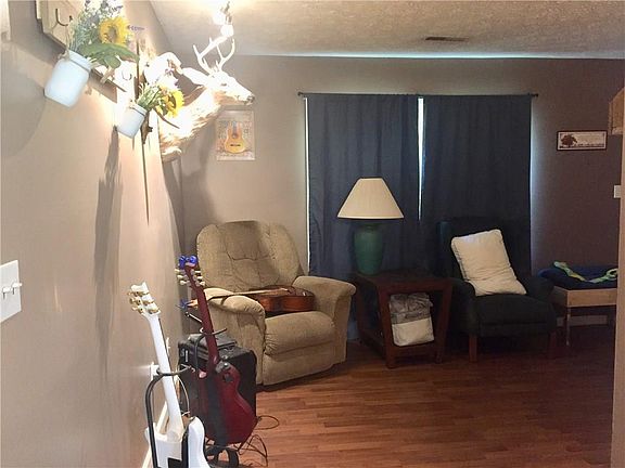 4th image of 145 Hitchcock Dr