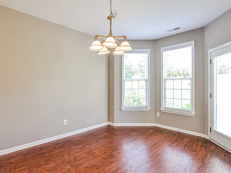 353 Collinsworth Dr — Photo 7