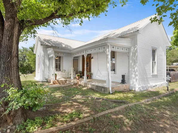 307 S Creek St, Fredericksburg, TX 78624
