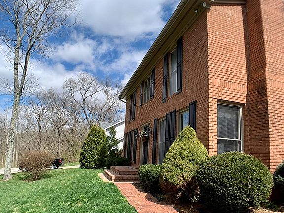 4th image of 890 Woodland Dr