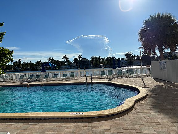 5th image of 1455 N Treasure Dr APT 6K