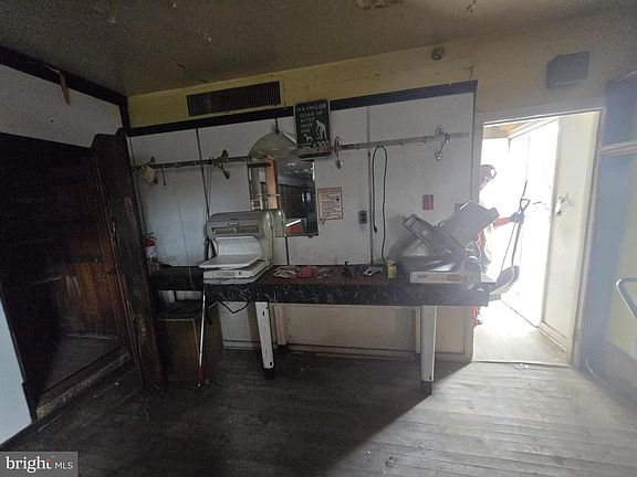 5th image of 7701 Rugby St
