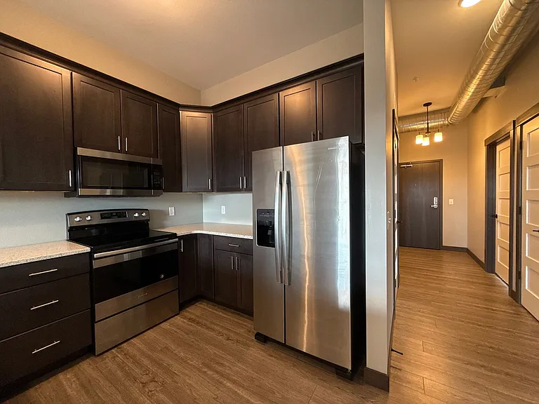 329 12th Ave SE #200 — Photo 14