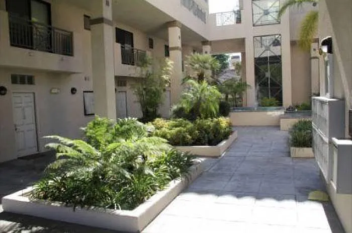 2 bed, 2.5 bath, 1017 sqft, $3,100 — Photo 3