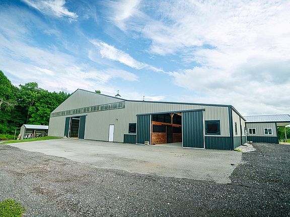 Large, well maintained barn