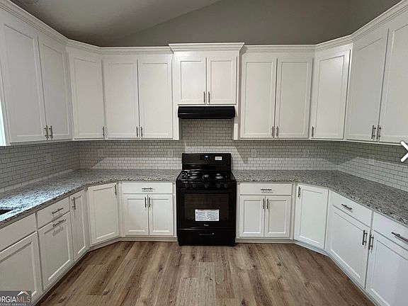 4th image of 39 Huckleberry Ln